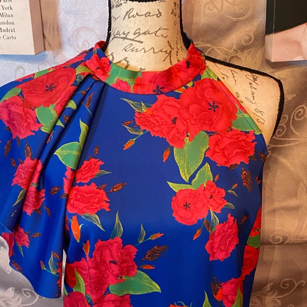 Dress - Picture 2 of 6